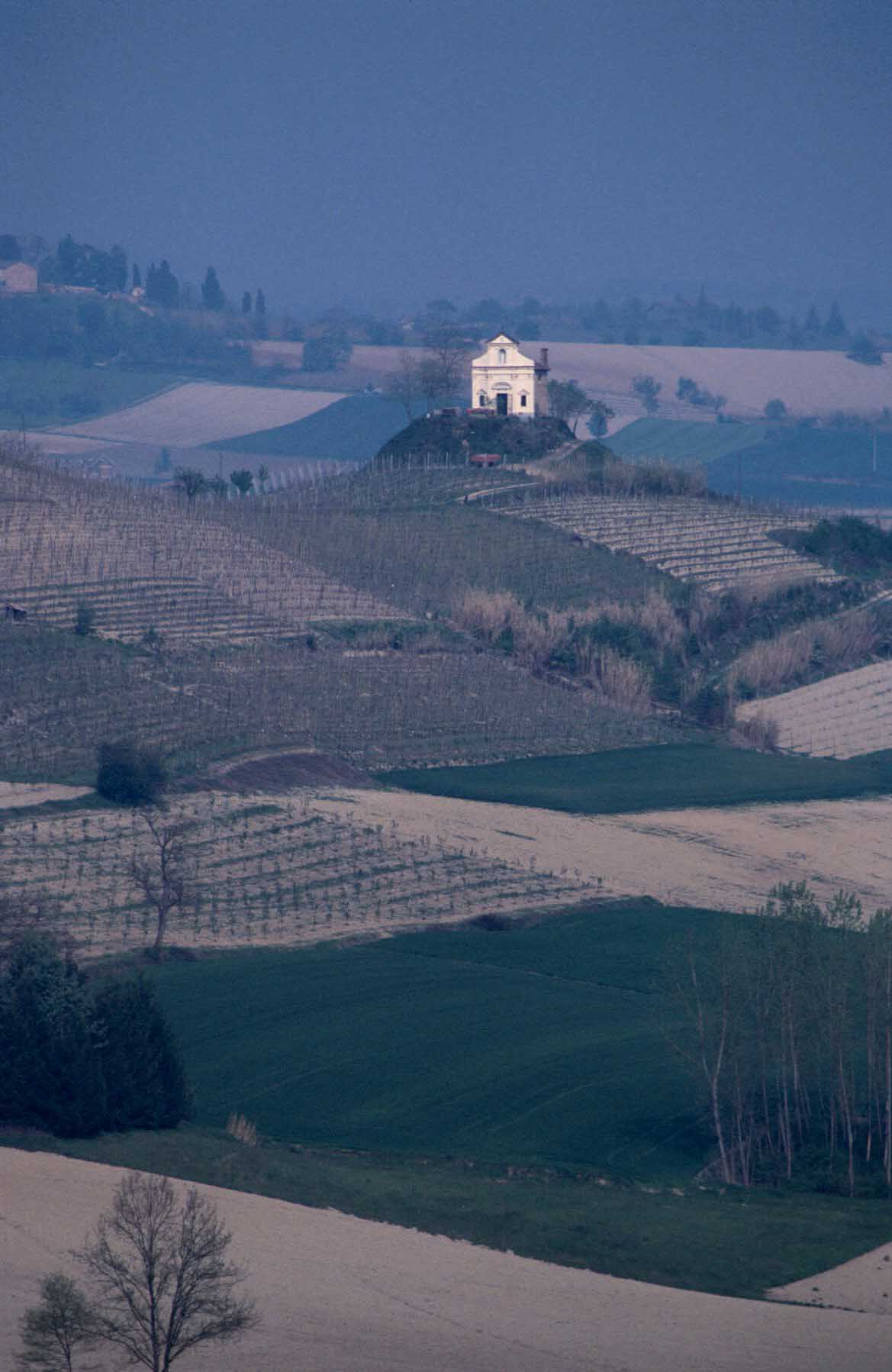 Chiesa campestre nel comune di Corsione (AT)
