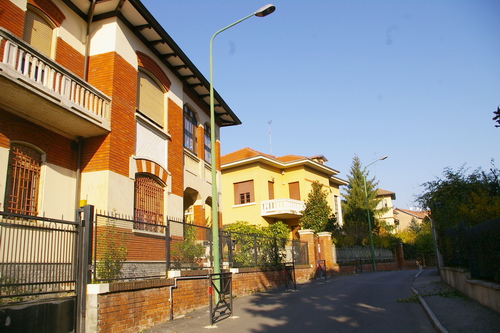 Via Canova ad Asti