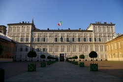 Veduta di Piazza Castello e di Palazzo reale a Torino.