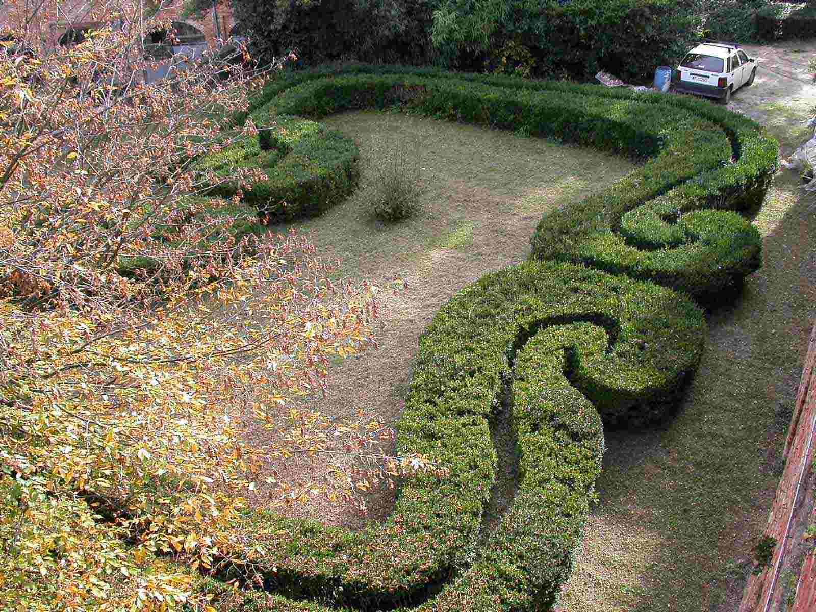 Veduta dello straordinario parterre del Castello di Settime d'Asti.