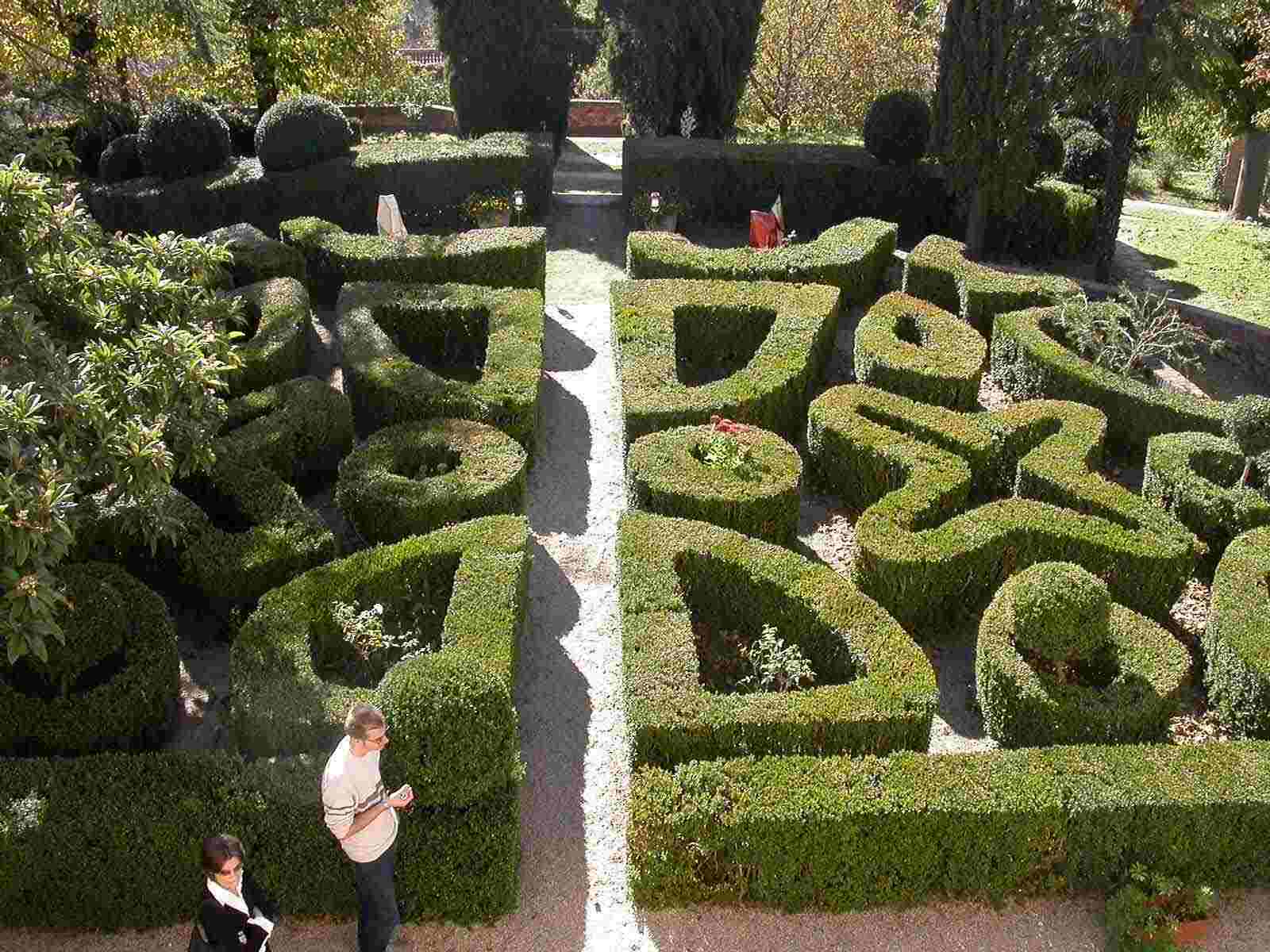 Veduta dello straordinario parterre del Castello di Soglio.