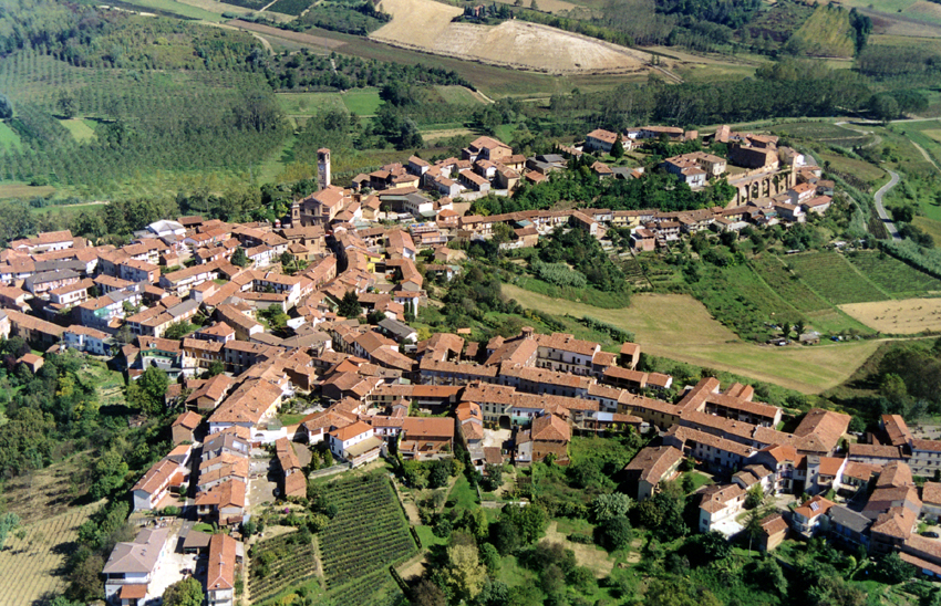 Veduta del paesaggio agrario di Castagnole Monferrsa, ove si è tenuta la prima Assemblea generale dell'Osservatorio del Paesaggio dopo la sua costituzione nell'anno 2003.