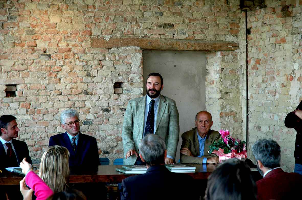  Presentazione delle finalità del Concorso sugli interventi di qualità nel paesaggio astigiano da parte del Presidente Osservatorio del paesaggio per il Monferrato e l'Astigiano Marco Devecchi.