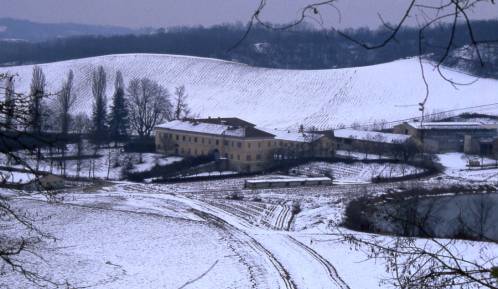 Veduta invernale della Villa settecentesca della Tenuta Valdeperno e dello straordinario paesaggio agrario circostante