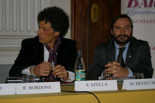 Tavolo dei relatori del Convegno "Nella Bellezza dei Vigneti, Il futuro delle Cantine astigiane"