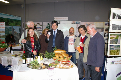 Brindisi nello Stand dell'Osservatorio del Paesaggio con il Presidente della Camera di Commercio di Asti Dott. Mario Sacco