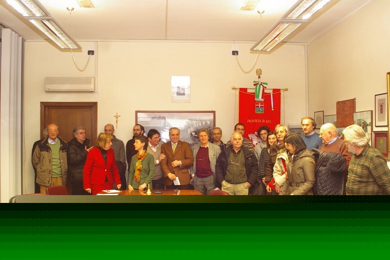 Foto ricordo con tutti I partecipanti alla presentazione del Bando di Concorso di idee per l adozione di soluzioni di ingegneria naturalistica nel recupero di un sentiero storico nell abitato di Schierano (Passerano Marmorito).