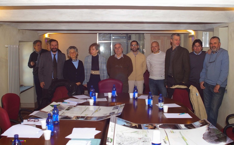 Foto ricordo dell'avvio dei lavori il giorno 10 marzo 2011 della Giuria per la valutazione dei progetti pervenuti nell'ambito del Bando pubblico di concorso per l'adozione di soluzioni di ingegneria naturalistica nel recupero funzionale e paesaggistico di un sentiero storico nell'abitato di Schierano (Passerano Marmorito). Nella foto da (sx): Arch. Marco Bianchi (Segretario della Commissione giudicatrice), Dott. Franco Correggia, Prof. Marco Devecchi, Prof.ssa Luciana Quagliotti , Dott.ssa Silvana Bruna (Sindaco di Passerano Marmorito), Arch. Vittorio Fiore, Dott. For. Juan Andres Perez, Geom. Maurizio Pignatelli, Ing. Pierguido Drago, Dott. Emanuele Giubasso (Presidente della Commissione giudicatrice) e Domenico Marinetto.