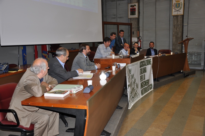 Momento della Premiazione del Concorso sull applicazione dell Ingegneria naturalistica a Schierano nell ambito del Convegno AIPIN ad Asti di venerdì 27 maggio 2011. Nella foto da (sx): Vittorio Fiore (AIPIN), Pier Franco Ferraris (Provincia di Asti), Marco Devecchi (Osservatorio del Paesaggio), Emanuele Giubasso (Comune di Passerano Marmorito), Stefano Assone (AIPIN), Alberto Morera (AIPIN) e Marco Allocco (AIPIN) [Foto di Angelo Rossi].