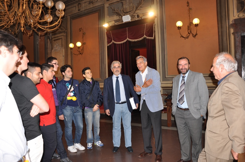 Ricevimento degli studenti dell Istituto Tecnico per geometri G. Porzio di Napoli da parte del Sindaco di Asti, On.le Giorgio Galvagno. Nella foto (dx) Arch. Vittorio Fiore e Prof. Marco Devecchi [Foto di Marisa Valente].