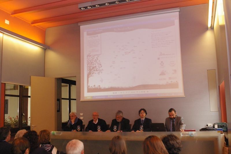 Tavolo dei relatori del Convegno a Canale presso l Enoteca Regionale del Roero su "Dall Astisio al Roero. La definizione di un territorio attraverso gli studi di Renato Bordone". Da (sx): Luciano Bertello, Silvano Valsania, Baldassarre Molino, Claudio Ezio Pia e Marco Devecchi (Foto Tiziana Mo).