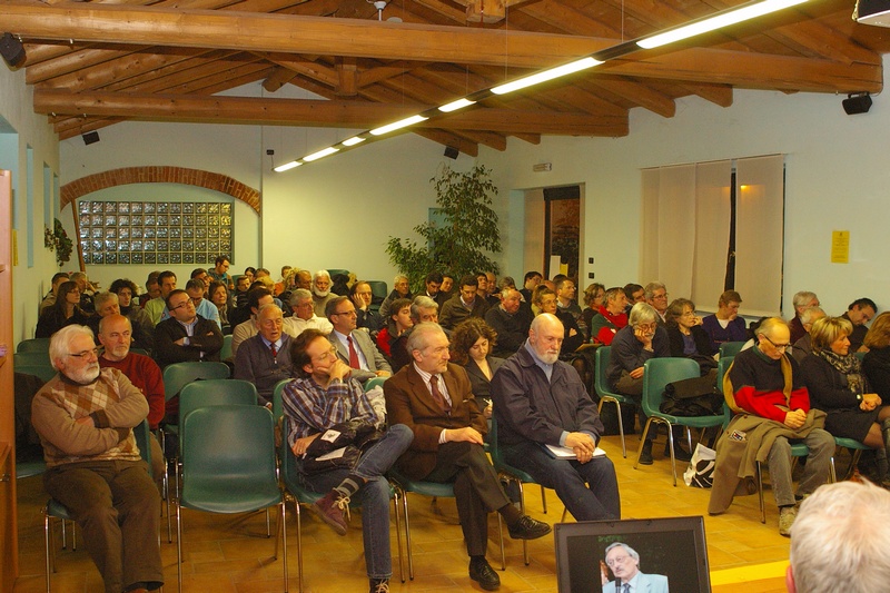 Veduta del folto pubblico presente in sala alla Tavola rotonda su "Fotovoltaico: opportunità e preoccupazioni".