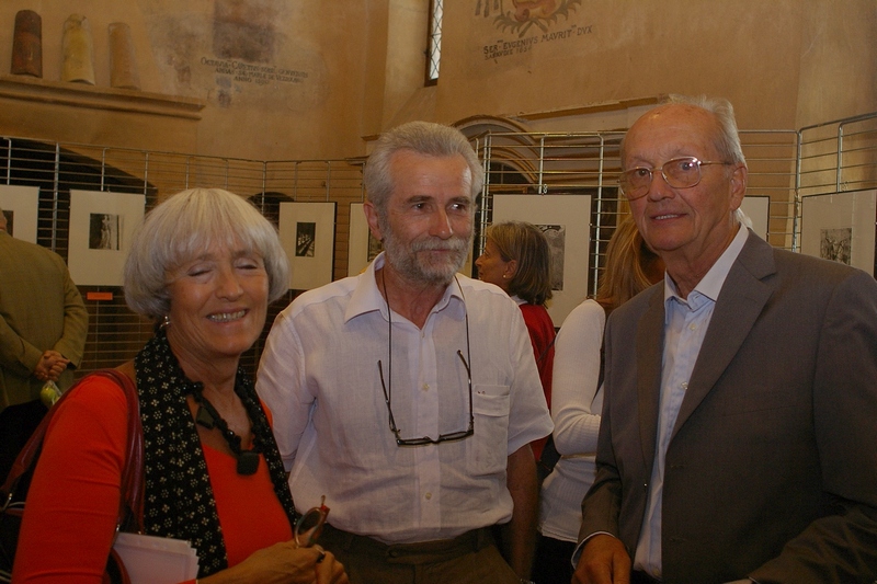 Mostra di 35 acqueforti degli incisori chieresi dedicate a Santa Maria di Vezzolano presso la Sala dell Abate. Nella foto da (sx): Arch. Paola Salerno (Soprintendenza per I Beni Architettonici e Paesaggistici delle Province di Torino, Asti, Cuneo, Biella e Vercelli).;Giorgio Parena (Gruppo Incisori dell Unione Artisti del Chierese) e Francesco Garetto (Associazione Transromanica). 
