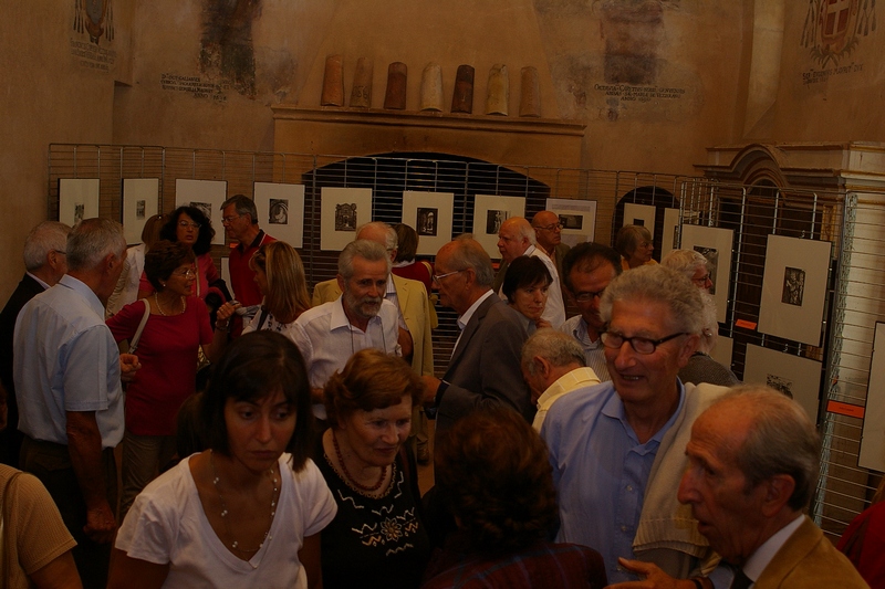 Veduta d insieme presso la Sala dell Abate della Mostra degli incisori chieresi:35 acqueforti dedicate a Santa Maria di Vezzolano.