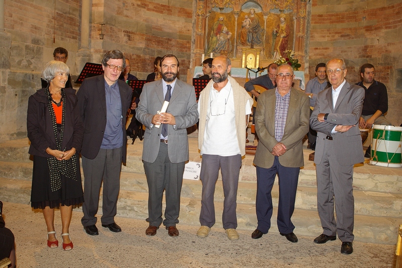  Cerimonia di consegna del Premio "Alfiere del Paesaggio Astigiano 2011" da parte dell Osservatorio del Paesaggio per il Monferrato e l Astigiano. Nella foto da (sx): Paola Salerno, Don Vittorio Croce, Marco Devecchi, Alessandro Mortarino, Luigi Dorella e Francesco Garetto (Foto Renato Romagnoli).