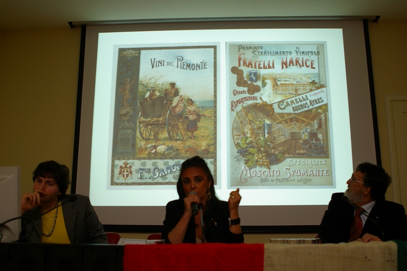 Presentazione da parte di Patrizia Cirio, Sergio Bobbio e Gian Carlo Ferraris del filmato "Terra, industria, scienza, macchine, innovazioni e modernità" per lo  Spumante Italiano nei documenti dell archivio Gancia.  Dai dagherrotipi fotografici, alle immagini per la  rèclame. Un film - documentario degli anni venti del Novecento: come in "Metropolis di Fritz Lang).