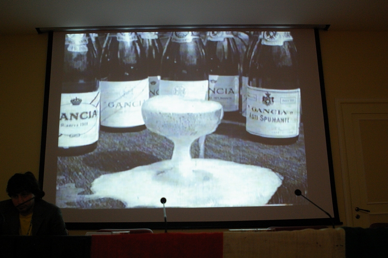 Filmato su"Terra, industria, scienza, macchine, innovazioni e "modernità  per lo  Spumante Italiano nei documenti dell archivio Gancia". 