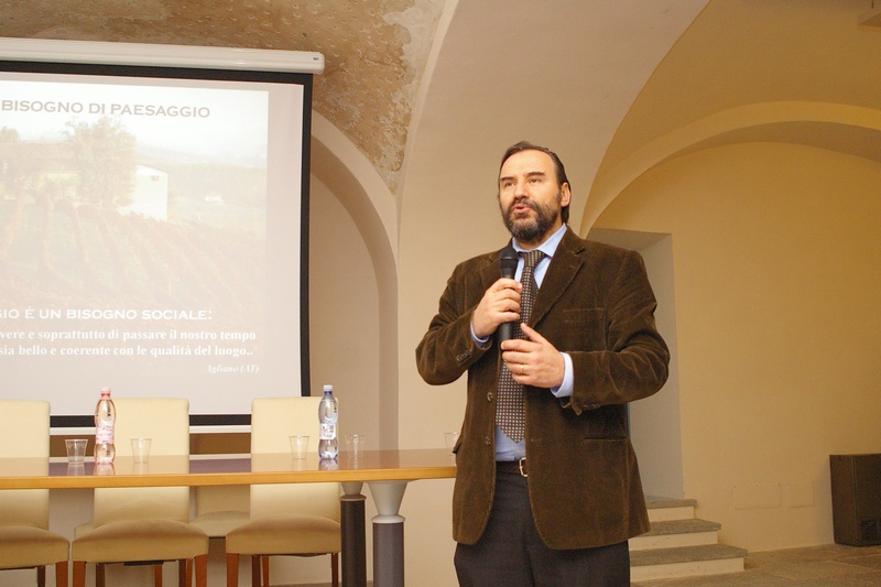 Relazione del Prof. Marco Devecchi (Presidente dell Osservatorio del Paesaggio per il Monferrato e l Astigiano) su "Il ruolo della viticoltura nella tutela del Paesaggio [Foto Paola Gullino].
