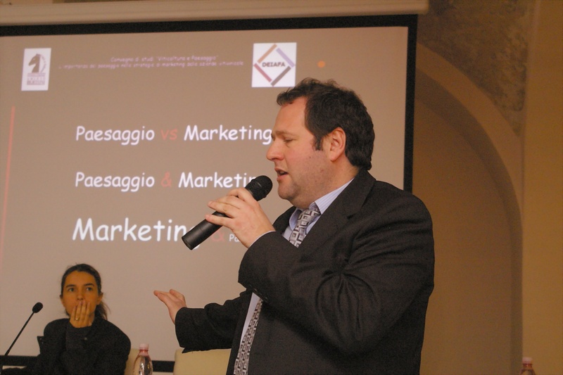 Relazione del Prof. Stefano Massaglia della Facoltà di Agraria dell Università di Torino su "L importanza del paesaggio nelle strategie di Marketing delle aziende vitivinicole".