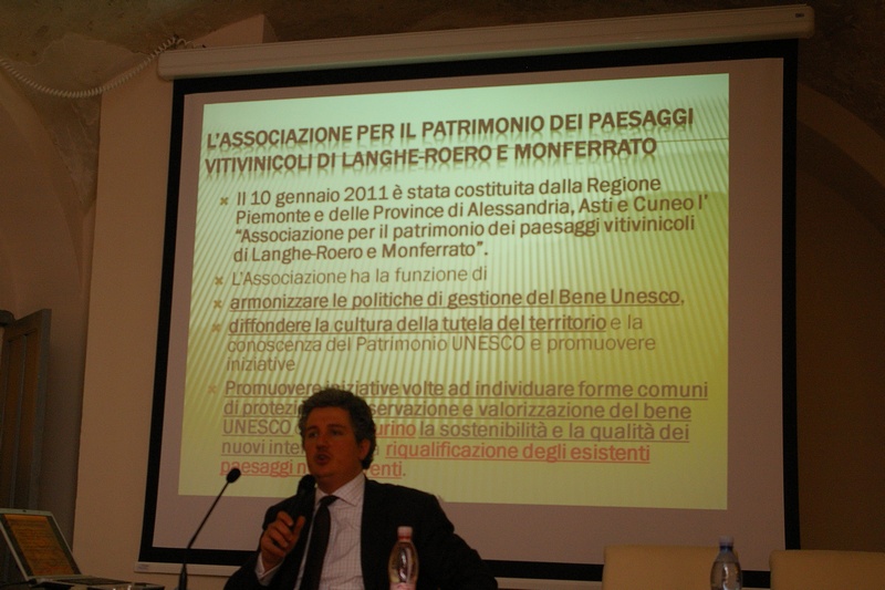 Relazione del Prof. Michele Fino dell Università della Valle d Aosta e Membro del Comitato tecnico-scientifico del CERVIM su "Le conseguenze giuridiche dell inclusione di Langhe, Roero e Monferrato nel Patrimonio dell Umanità UNESCO".