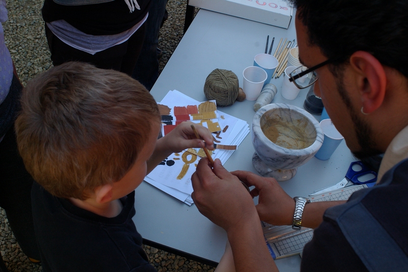 Momento formativo condotto dagli educatori del CEA - Centro di Educazione Ambientale di Asti su "Laboratorio: colori e terra".