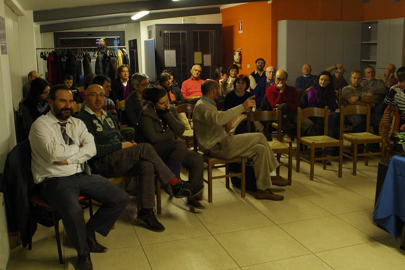 Veduta del folto pubblico presente al momento di riflessione sul Consumo di Suolo e sulla Salvaguardia del paesaggio [Foto di Dario Giordano].