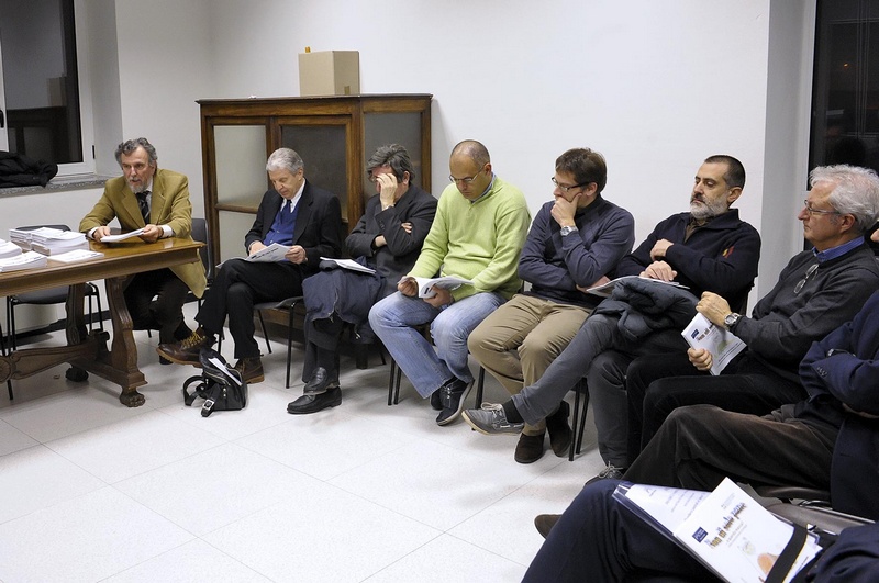 Presentazione dei Quaderni Pastorali della Diocesi di Asti da parte del Dott. Michelino Musso (Curatore dei Quaderni). Nella foto (a dx) il Prof. Luigi Berzano, Autore di un saggio dei Quaderni e Don Vittorio Croce, Direttore della Gazzetta d Asti [Foto di Franco Rabino].