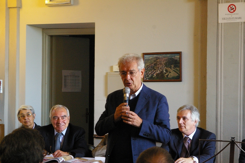 Presentazione da parte del Prof. Dionigi Roggero (Docente di Storia e filosofia, Saggista e Scrittore) dei capitoli: "Casale la capitale e gli assedi" e "Monferrato luogo di scrittori".