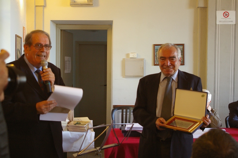 Premio conferito dal Comune di Tonco all'editore Lorenzo Fornaca per la sua encomiabile attività a favore della cultura astigiana.