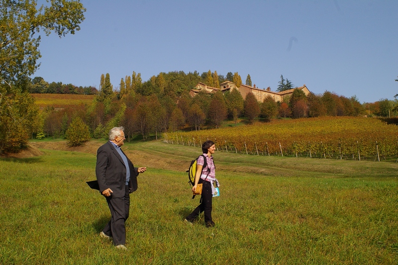 Camminata lungo I sentieri circostanti la Canonica di Santa Maria di Vezzolano con il Prof. Dario Rei e con la Dott.ssa Simona Guasco di Hastarte.
