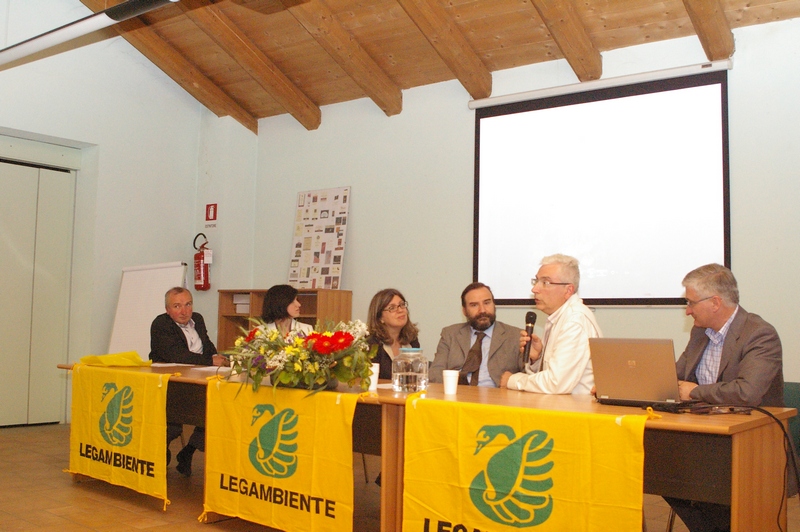 Relazione introduttiva da parte del  Presidente Nico Novara del Circolo di Legambiente Valtriversa [Foto di Stefano Porta].