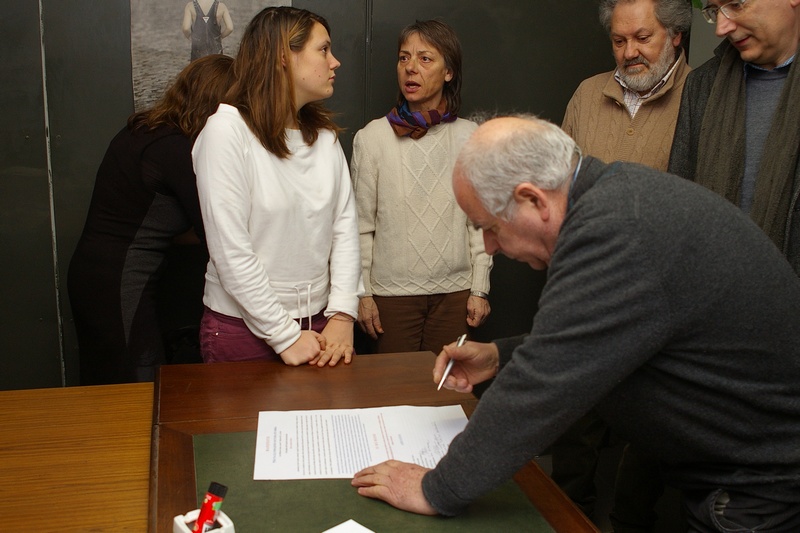 Sottoscrizione del Manifesto-Appello per una illuminazione stradale notturna più sobria da parte di Vittorio Fiore a nome dell AIPIN Piemonte e Valle d Aosta.