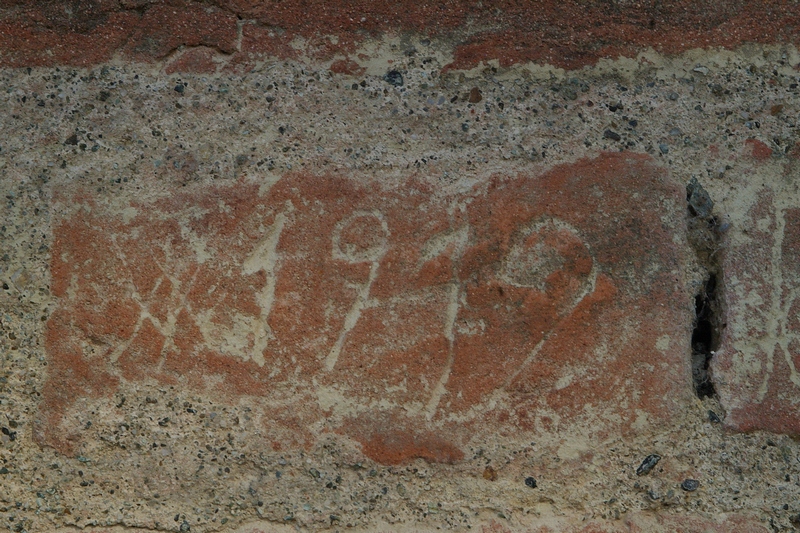 Date incise sui muri della cittadella di Alessandria. W  1912.