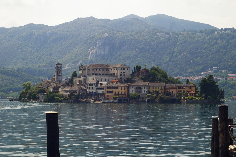 Veduta dello straordinario paesaggio del Lago d Orta e dell Isola di San Giulio.