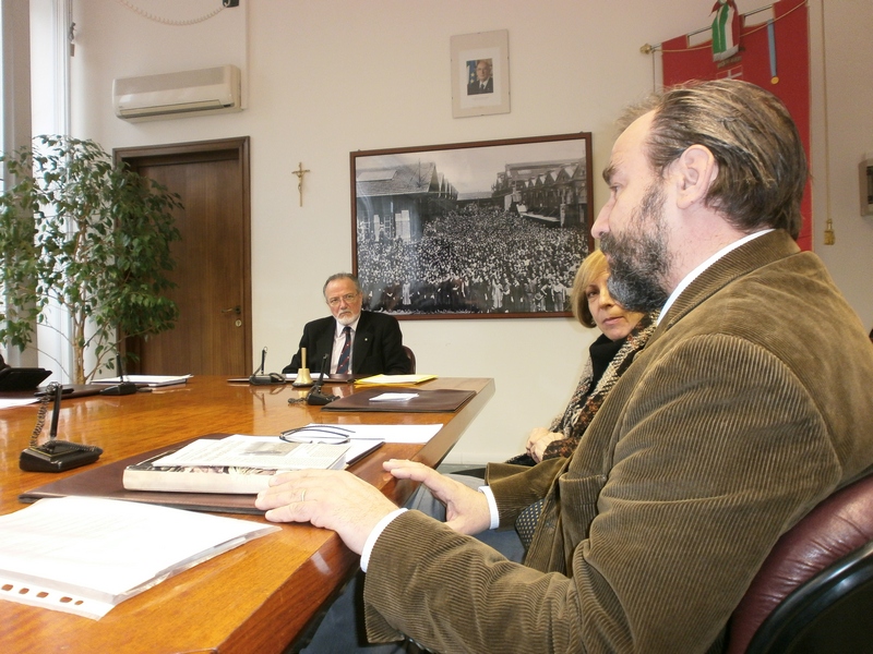 Incontro in Provincia di Asti con il Commissario prefettizio, Dott. Alberto Ardia per un esame della problematica della gestione del patrimonio arboreo lungo la rete stradale astigiana (Foto di Aurelia Brignolo).