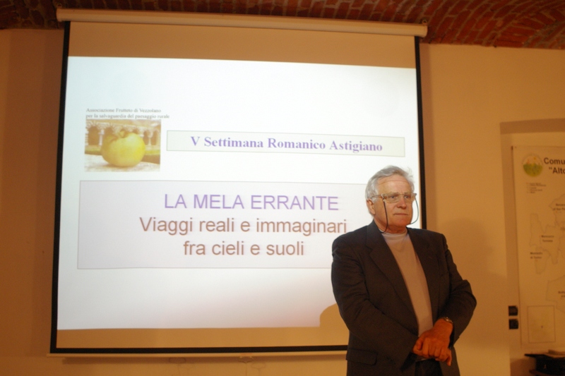 Conferenza del Prof. Dario Rei su "La mela errante - Viaggi reali e immaginari fra cieli e suoli"  presso la Sala Convegni dell