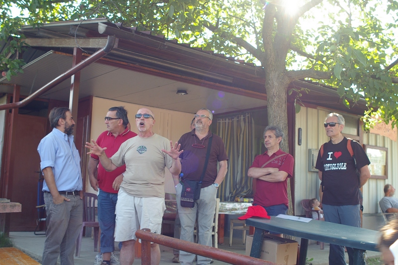 Presentazione del Progetto Paludo da parte dei rappresentanti delle Amministrazioni locali e delle associazioni promotrici. Nella foto da (sx): Marco Devecchi (Osservatorio del paesaggio per il Monferrato e l Astigiano), Giuseppe Ugonia (Sindaco di Calosso), Adriano Da Re (Associazione Amici di Calosso), Domenico Marinetto (LIPU di Asti), Filippo Romagnolo (Assessore del Comune di Costigliole d Asti) e Mauro Ferro (Proloco di Calosso) [Foto di Francesco Devecchi].