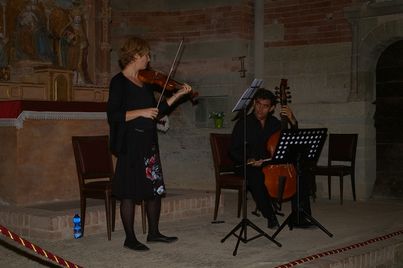 Esecuzione di brani musicali del primo Seicento inglese da parte di Luisa Ratti (Violino barocco) e Gualtiero Marangoni (Viola da Gamba). 