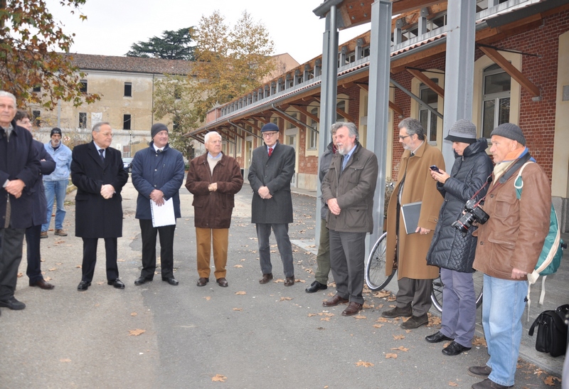 Ricordo a nome di S.E. Mons. Francesco Ravinale, Vescovo di Asti, da parte del Dott. Michelino Musso dell Ing. Giuseppe Ratti e delle Borse di studio istituite a suo nome [Foto di Aurelia Brignolo].