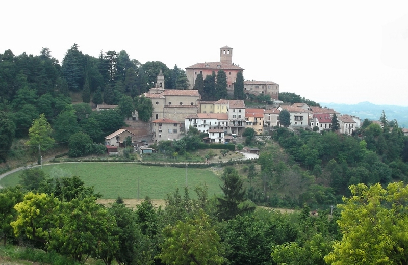 Veduta della Chiesa dell Immacolata concezione di Calamandrana alta, sede dell Incontro di  Presentazione del "Progetto per il recupero dell identità di territori di Valle nei paesaggi del vino di Langhe, Roero e Monferrato".