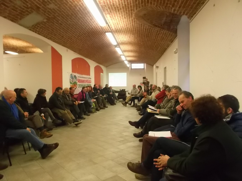 Foto dei partecipanti all Assemblea del Coordinamento piemontese del Forum "Salviamo il paesaggio - Difendiamo i territori" presso il Centro culturale San Secondo di Asti.