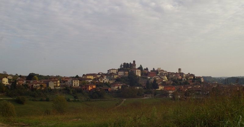 Veduta dell ameno paese di Castelnuovo Don Bosco, sede dell Assemblea 2016 dell Osservatorio del Paesaggio per il Monferrato e l Astigiano.