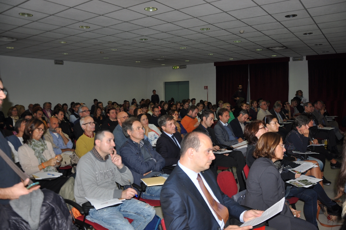 Veduta del folto ed attento pubblico presente in sala al Convegno Giardino della salute: il verde che cura.