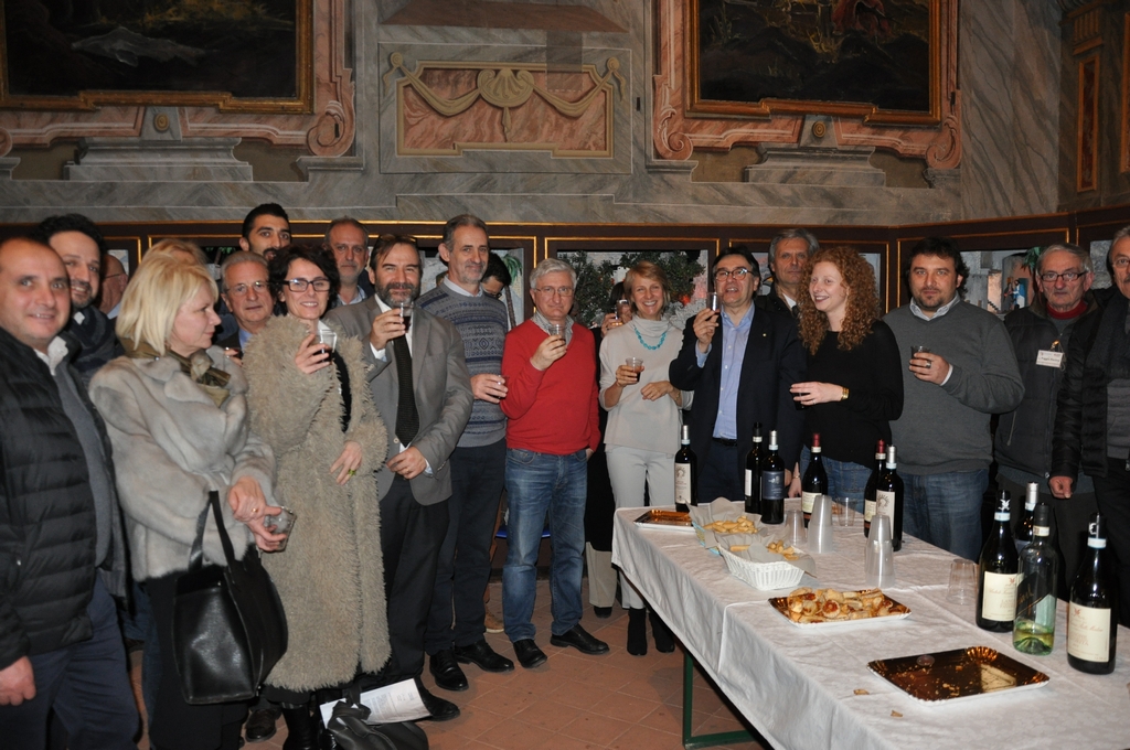 Brindisi benaugurale al termine del Convegno per la riattivazione della linea ferroviaria Milano-Casale Monferrato-Asti-Alba- Cuneo  [Foto di Angelo Porta].