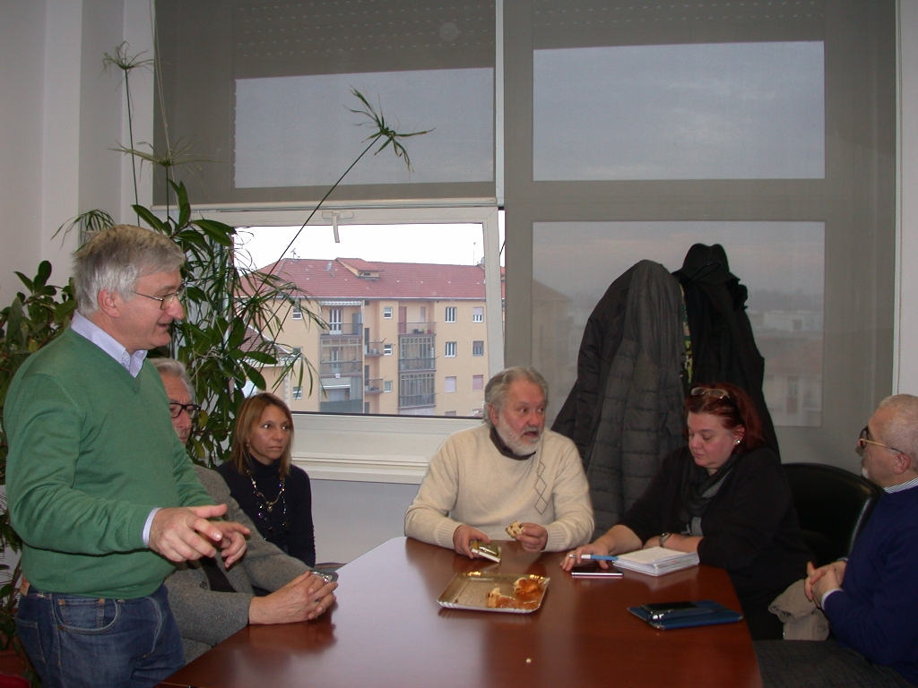 Momenti di riflessione in occasione della riunione. Nell immagine da (sx): Angelo Porta, Paolo Montrucchio, Edi Giovanna Accornero e Simona Straforini.