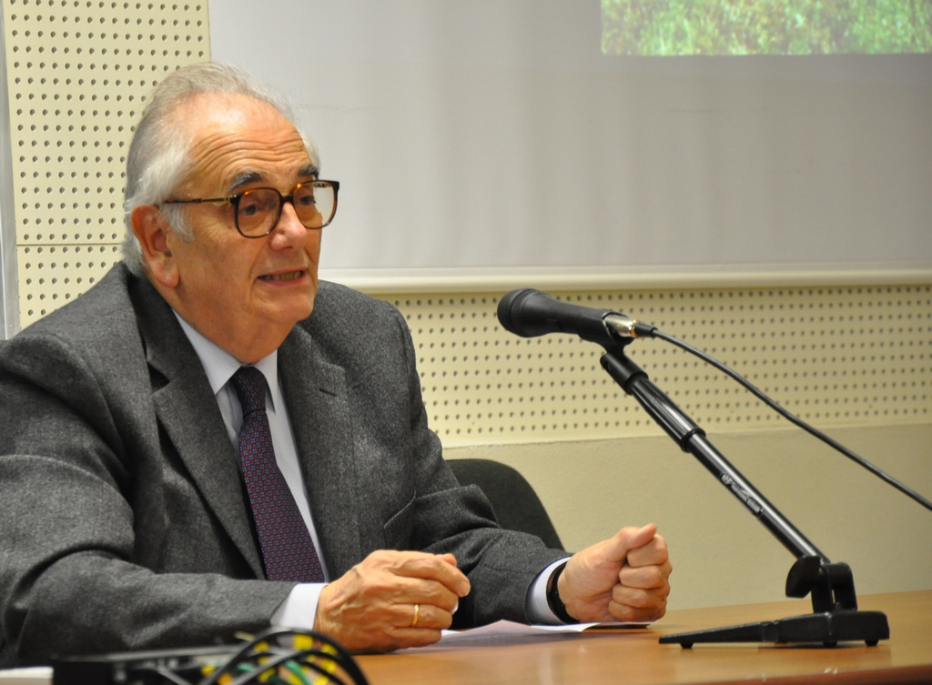 Conferenza introduttiva del Prof. Roberto Jona (già Docente di Colture arboree della Facoltà di Agraria dell Università di Torino) sul tema dell albero nella Sacra scrittura.