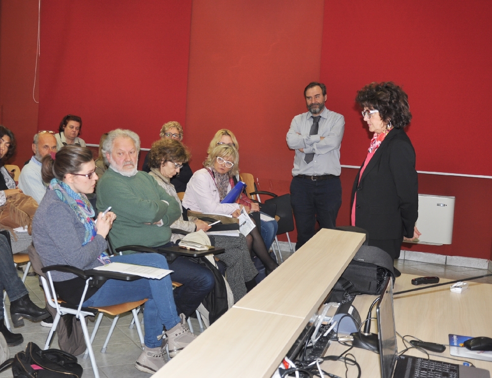 Esame da parte della Direttrice generale dell ASL di Asti, Dott.ssa Ida Grossi degli aspetti organizzativi del Convegno sul nuovo "Parco della salute" dell Ospedale Cardinal Massaia di Asti [Foto di Ernesto Doglio Cotto].