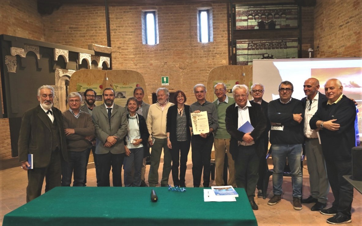 Consegna a Franco Correggia, in qualità di Curatore dei Quaderni di Muscandia, del Premio "Alfiere del Paesaggio 2018" presso la Canonica di Santa Maria di Vezzolano ad Albugnano.