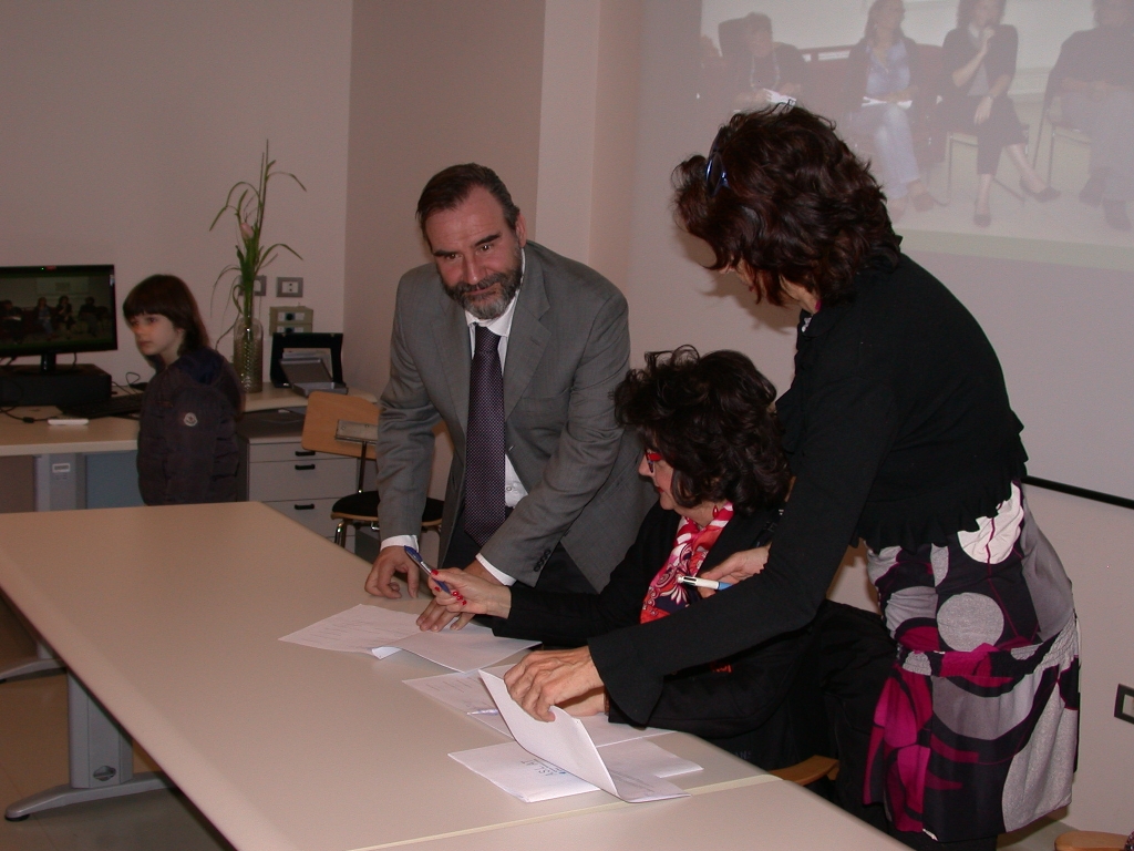 Sottoscrizione del Protocollo d intesa da parte del Direttore generale dell ASL di Asti, Dott.ssa Ida Grossi.