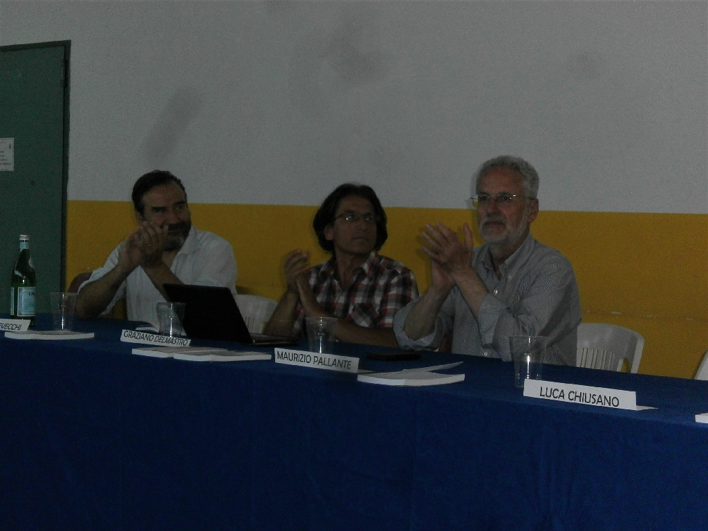 Applausi conclusivi all ottima riuscita della Tavola rotonda [Foto di Dario Giordano].